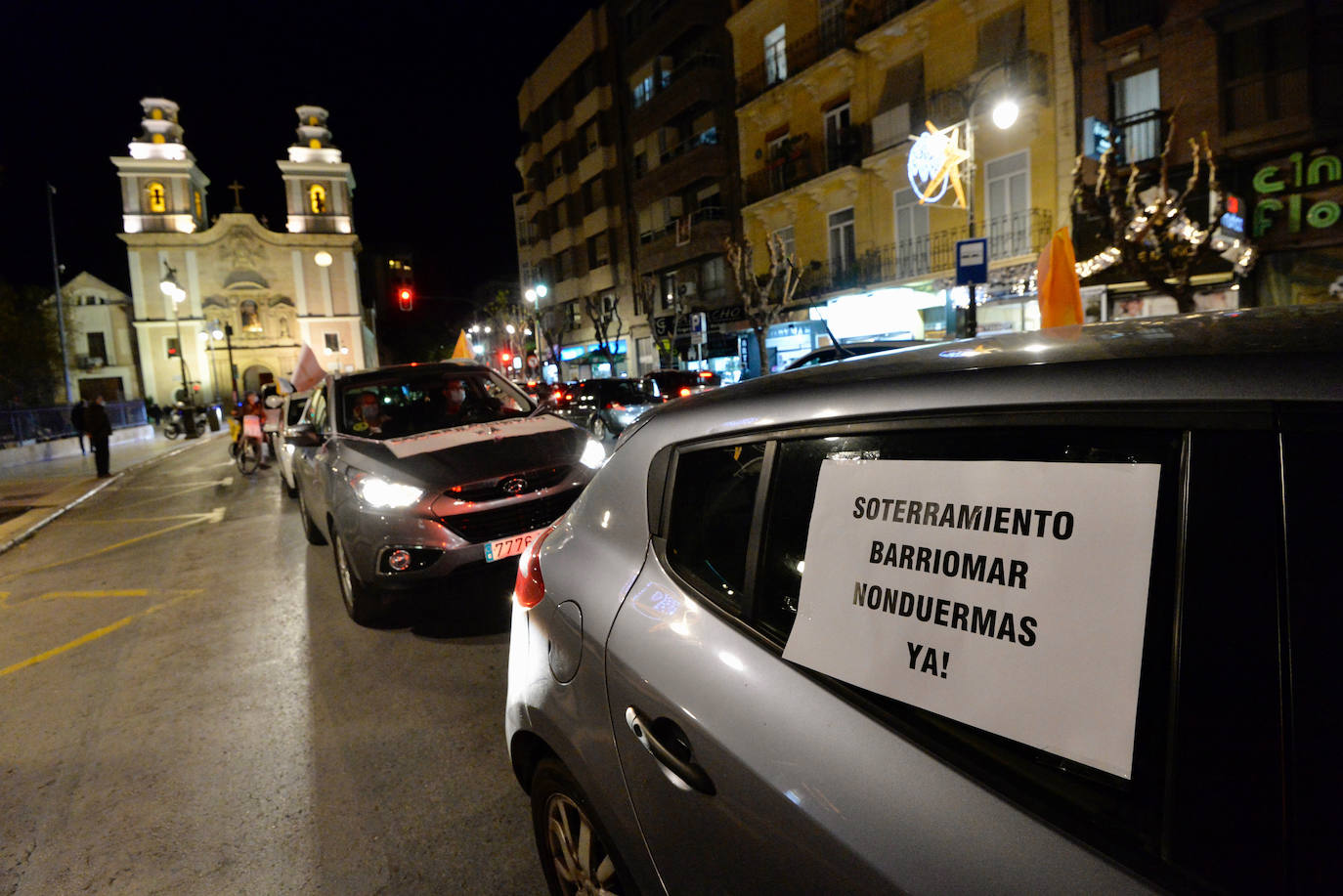 Fotos: Los vecinos del soterramiento claman en la calle por el desbloqueo de las obras