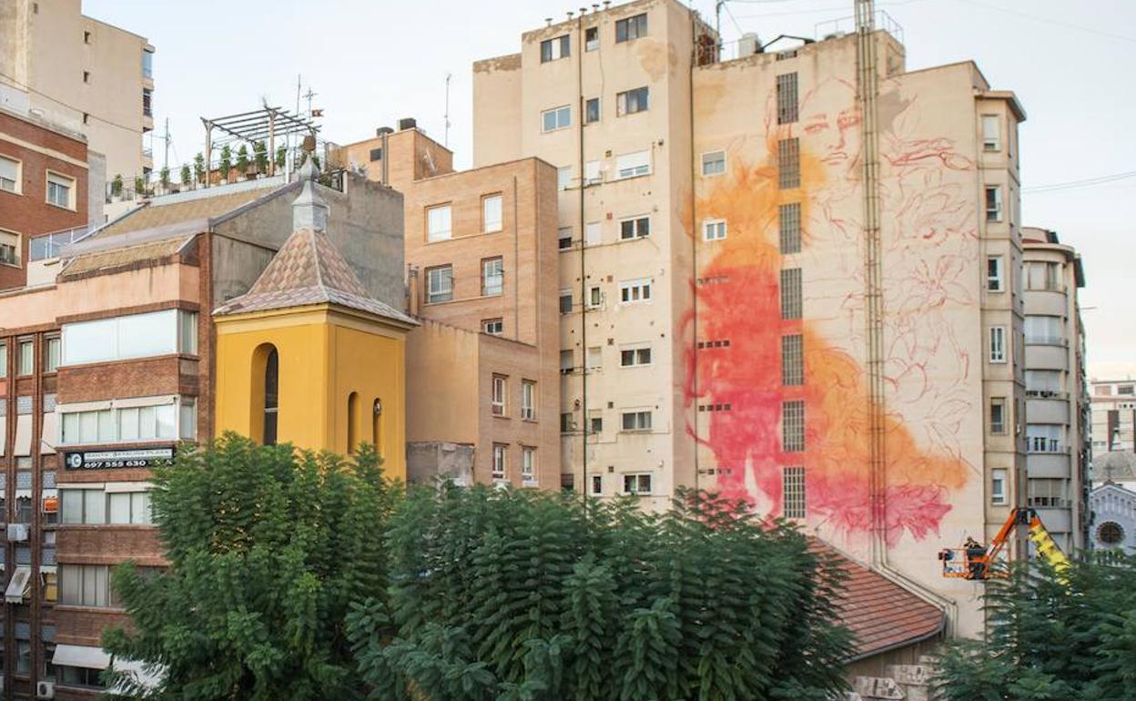 El grafiti pintado en la plaza Santa Catalina de Murcia.