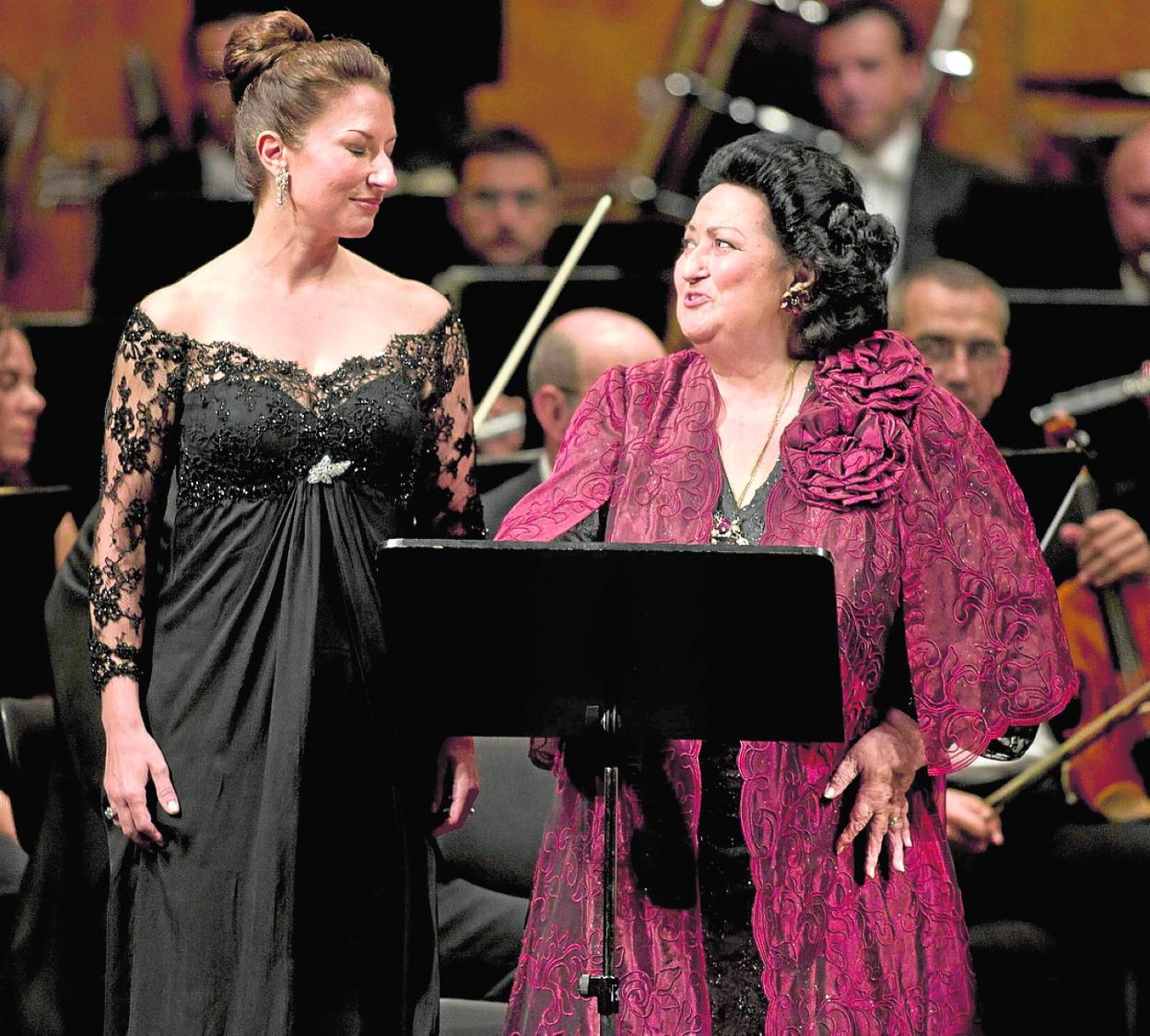 Montserrat Martí Caballé y su madre, Montserrat Caballé, en un recital en Oviedo en 2012. 