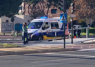 Imagen secundaria 1 - Extinguen el incendio de un vehículo en Murcia