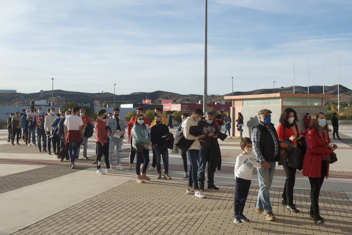 Fotos: La afición del Real Murcia y el UCAM durante el derbi de la capital, en imágenes