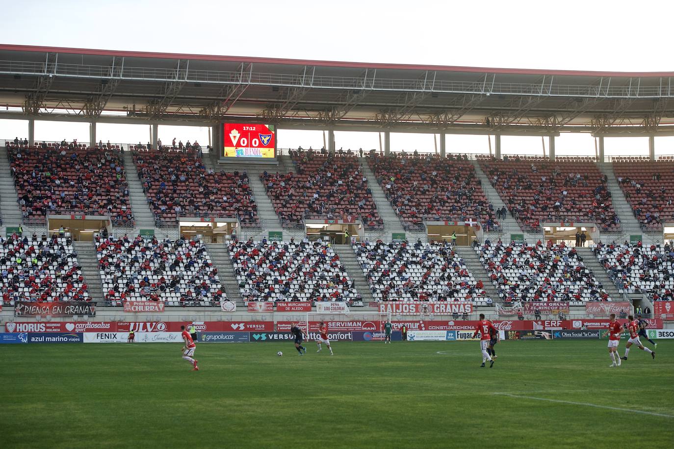 Fotos: La afición del Real Murcia y el UCAM durante el derbi de la capital, en imágenes