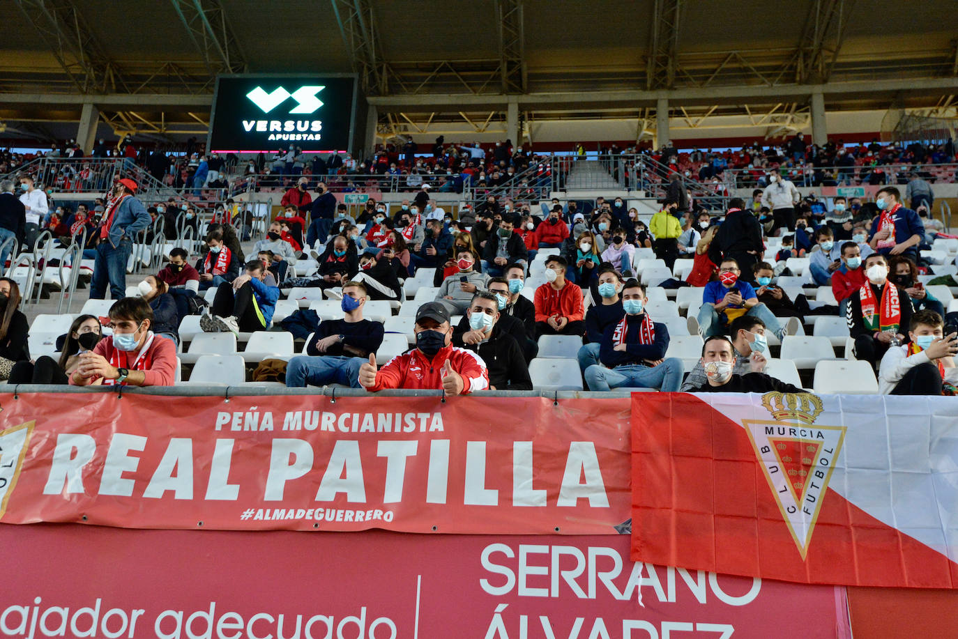 Fotos: La afición del Real Murcia y el UCAM durante el derbi de la capital, en imágenes