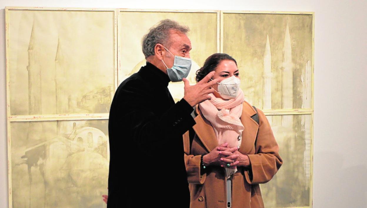 Montserrat Martí, junto al pintor Pedro Cano visitando su Fundación. 