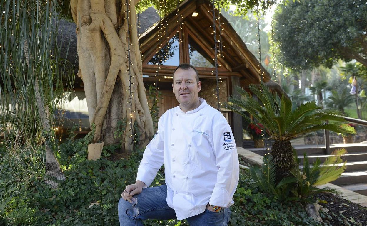 El cocinero Pablo González,en su restaurante CabañaBuenavista. 