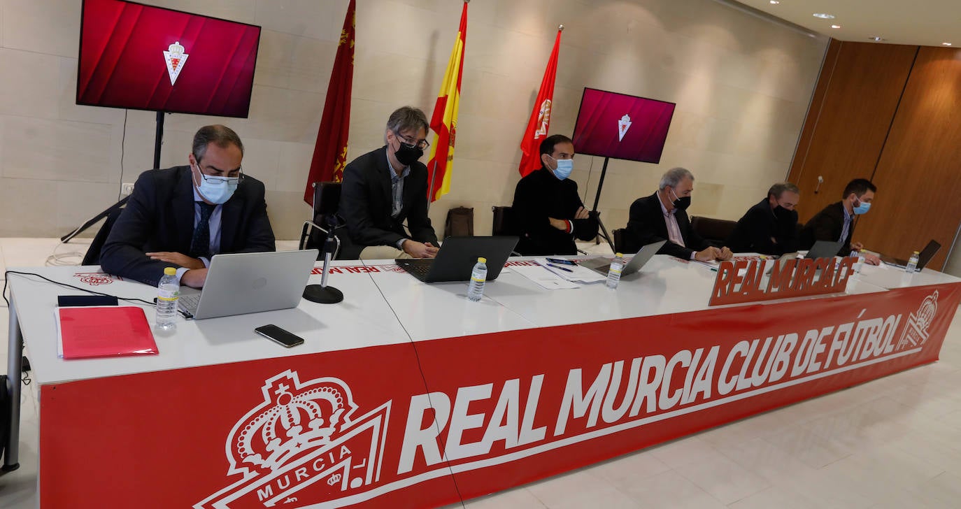 Fotos: Paseo triunfal para el Consejo de Tornel en otra Junta decisiva para el Murcia