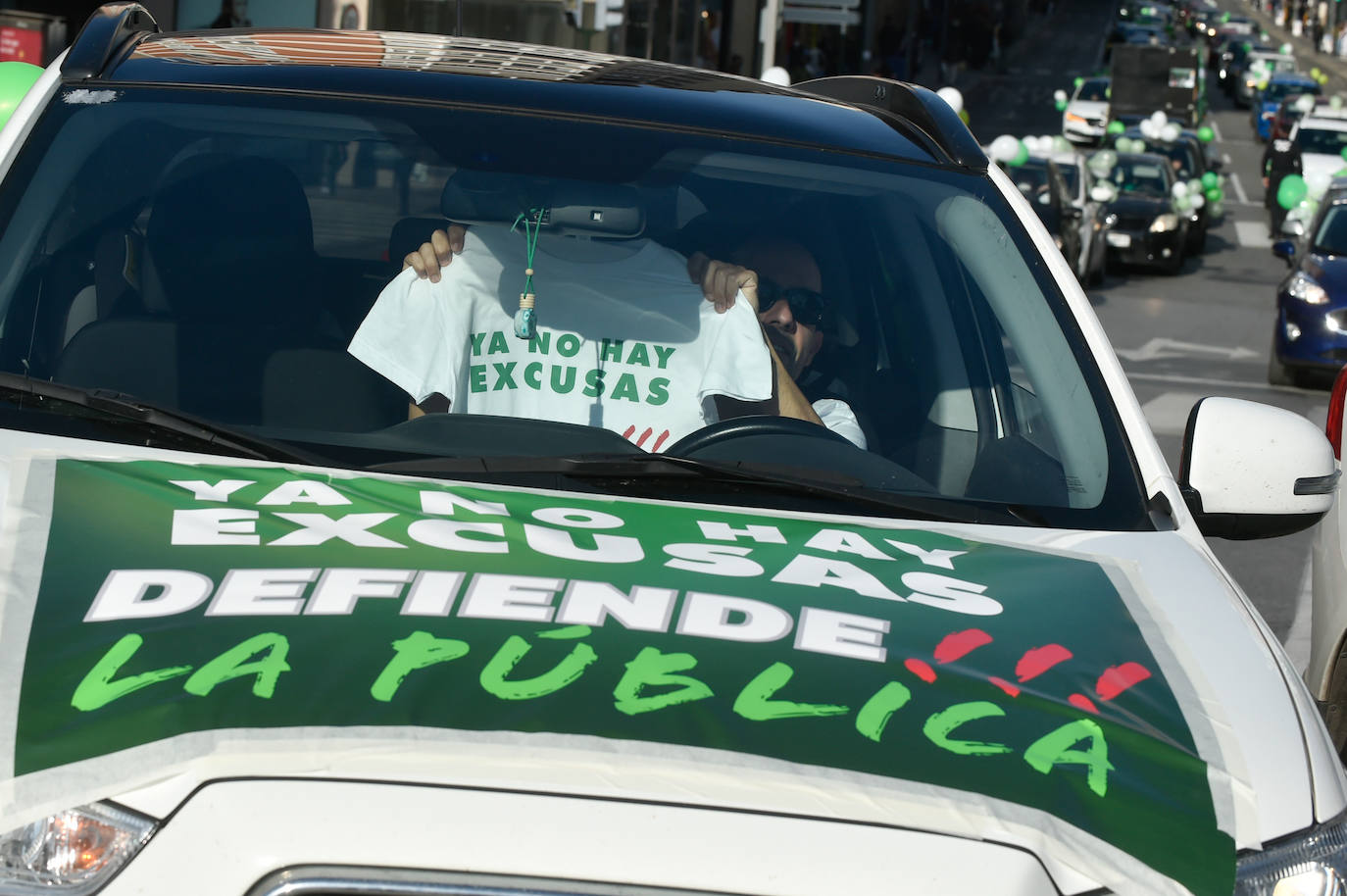 Fotos: Una manifestación con decenas de coches y bicis en Murcia exigen el refuerzo de los servicios públicos