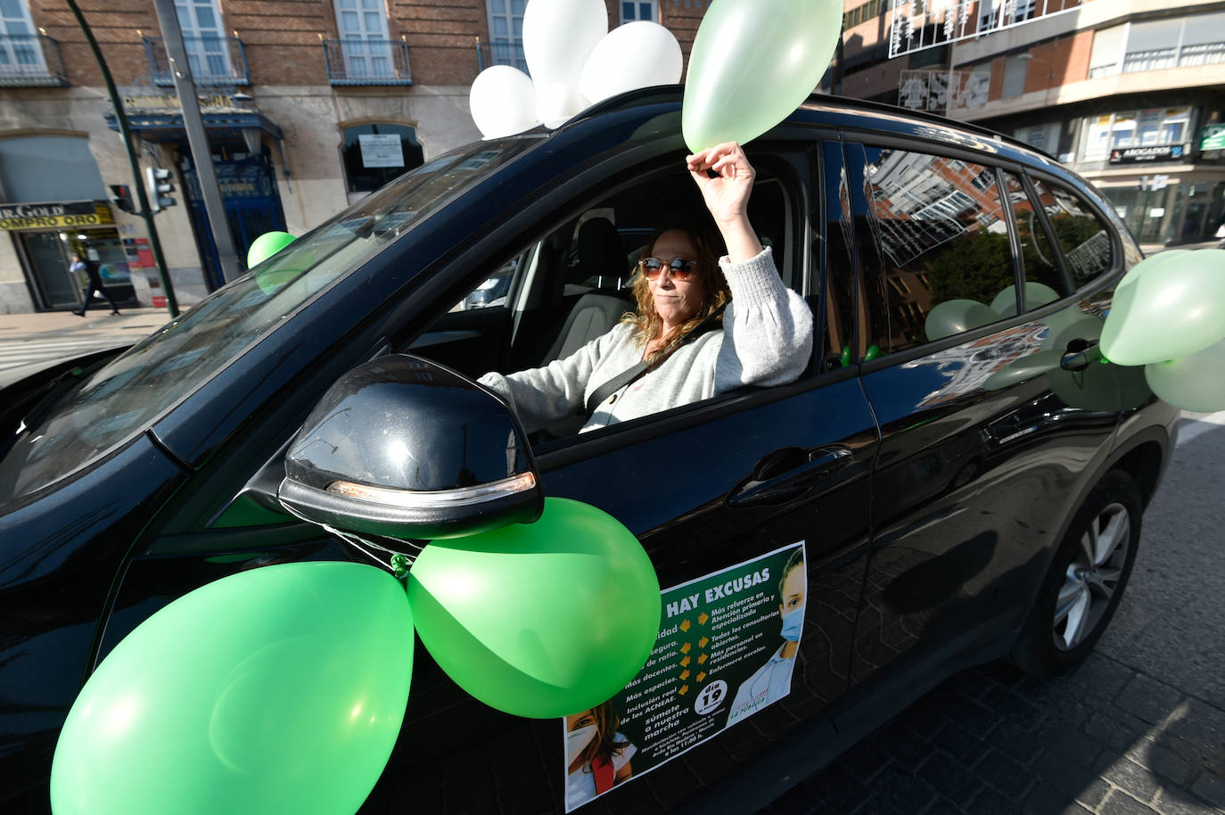 Fotos: Una manifestación con decenas de coches y bicis en Murcia exigen el refuerzo de los servicios públicos