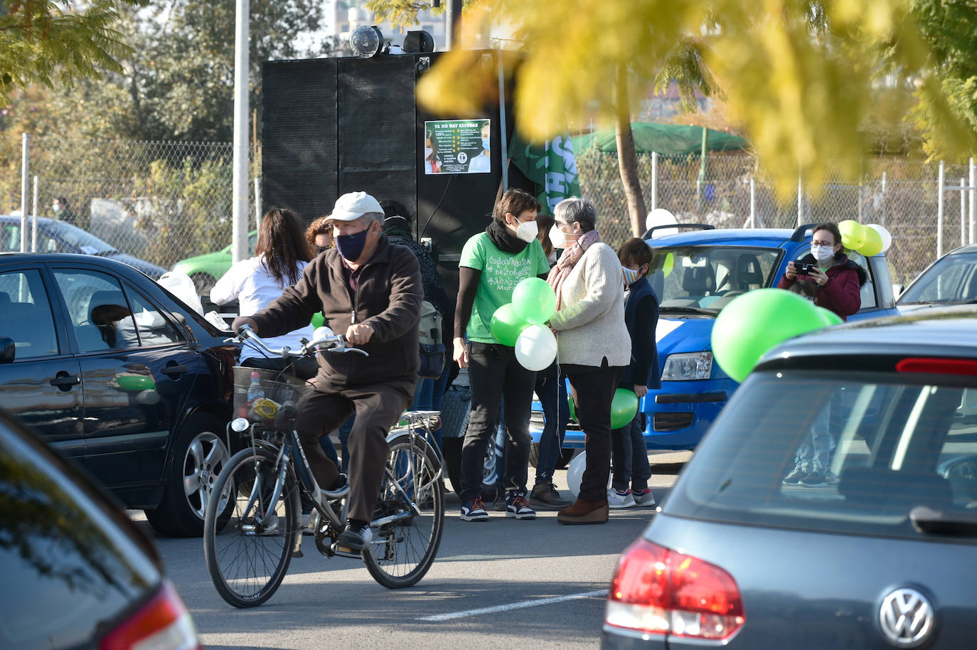 Fotos: Una manifestación con decenas de coches y bicis en Murcia exigen el refuerzo de los servicios públicos