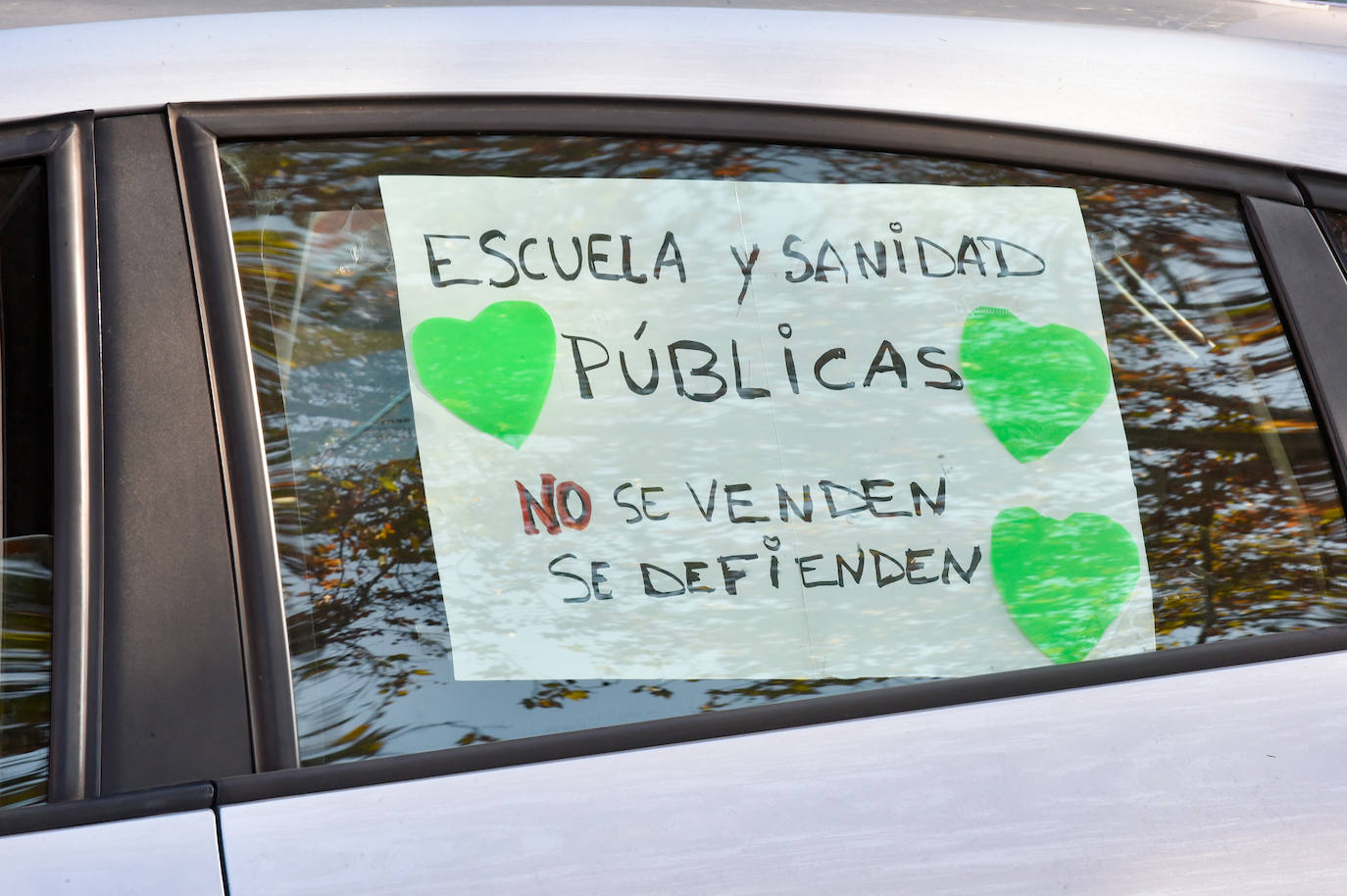 Fotos: Una manifestación con decenas de coches y bicis en Murcia exigen el refuerzo de los servicios públicos