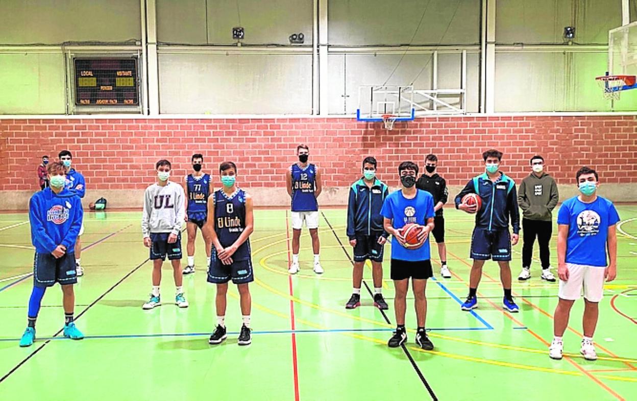 Equipo masculino del Molina Basket que ha participado en el Mundial de habilidades. 