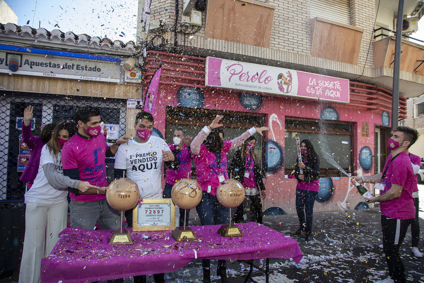 Fotos: El Perolo reparte 2,5 millones de euros en cinco premios, entre ellos el Gordo de la Lotería de Navidad