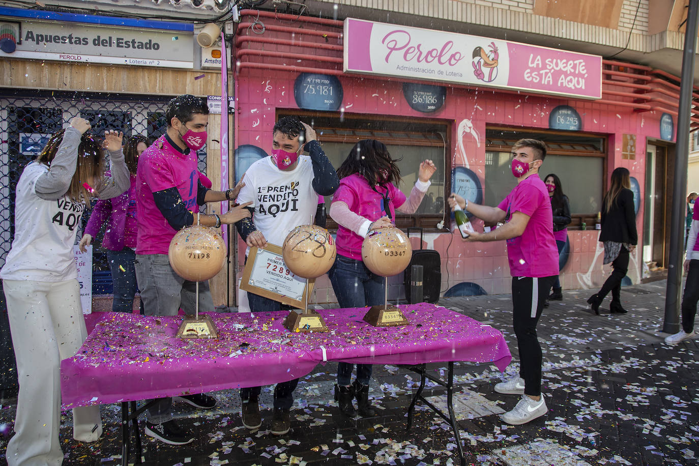 Fotos: El Perolo reparte 2,5 millones de euros en cinco premios, entre ellos el Gordo de la Lotería de Navidad