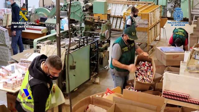 15-10-2020. Mazazo a una organización internacional dedicada a la fabricación clandestina de tabaco de contrabando con una factoría instalada en Blanca. 