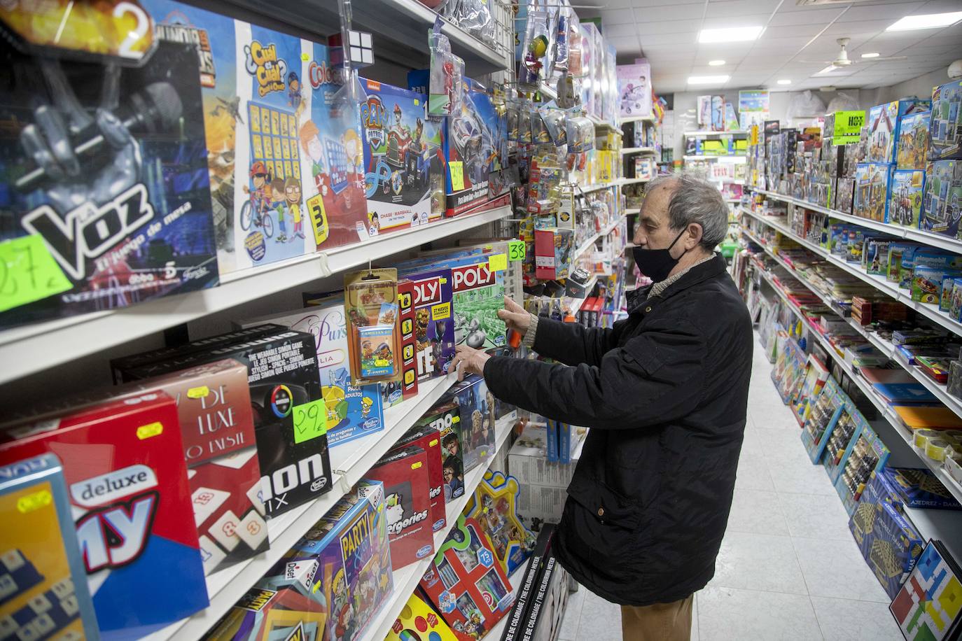 Fotos: Comerciantes y hosteleros de Los Alcázares soportan el cierre perimetral más largo de la Región