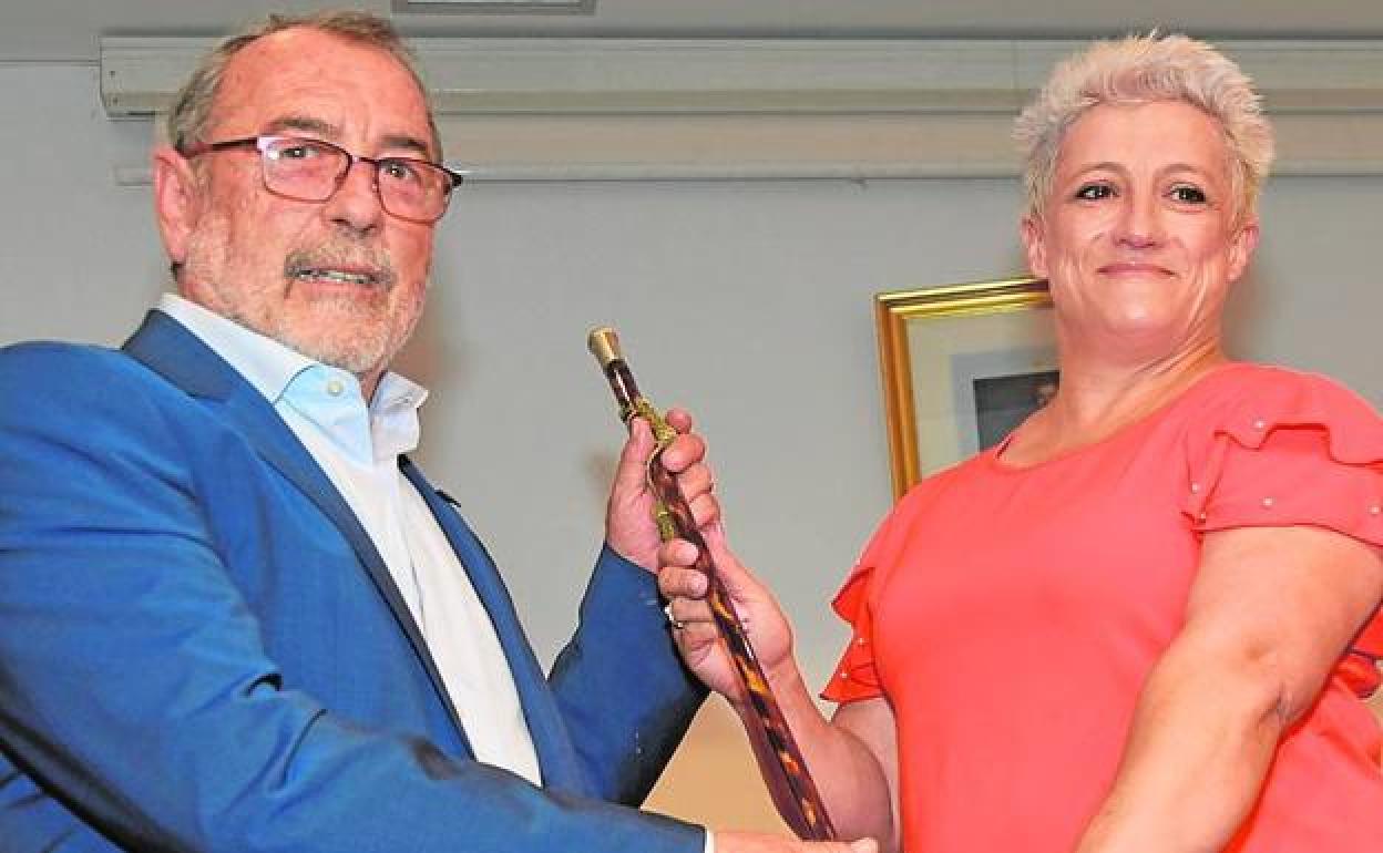 Rafael Guillamón, el pasado junio de 2019, recogiendo el bastón de mando.