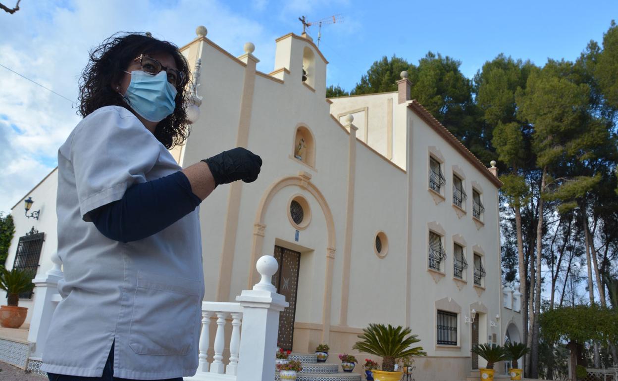 Esther Herrera en la Casa Rural Villa Capricho, en Cieza, ayer. 