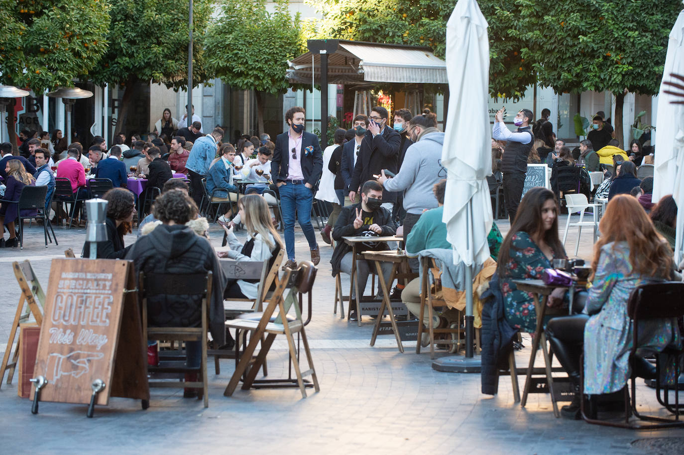 Fotos: Ambiente en Murcia durante el aperitivo y el &#039;tardeo&#039; de Nochevieja