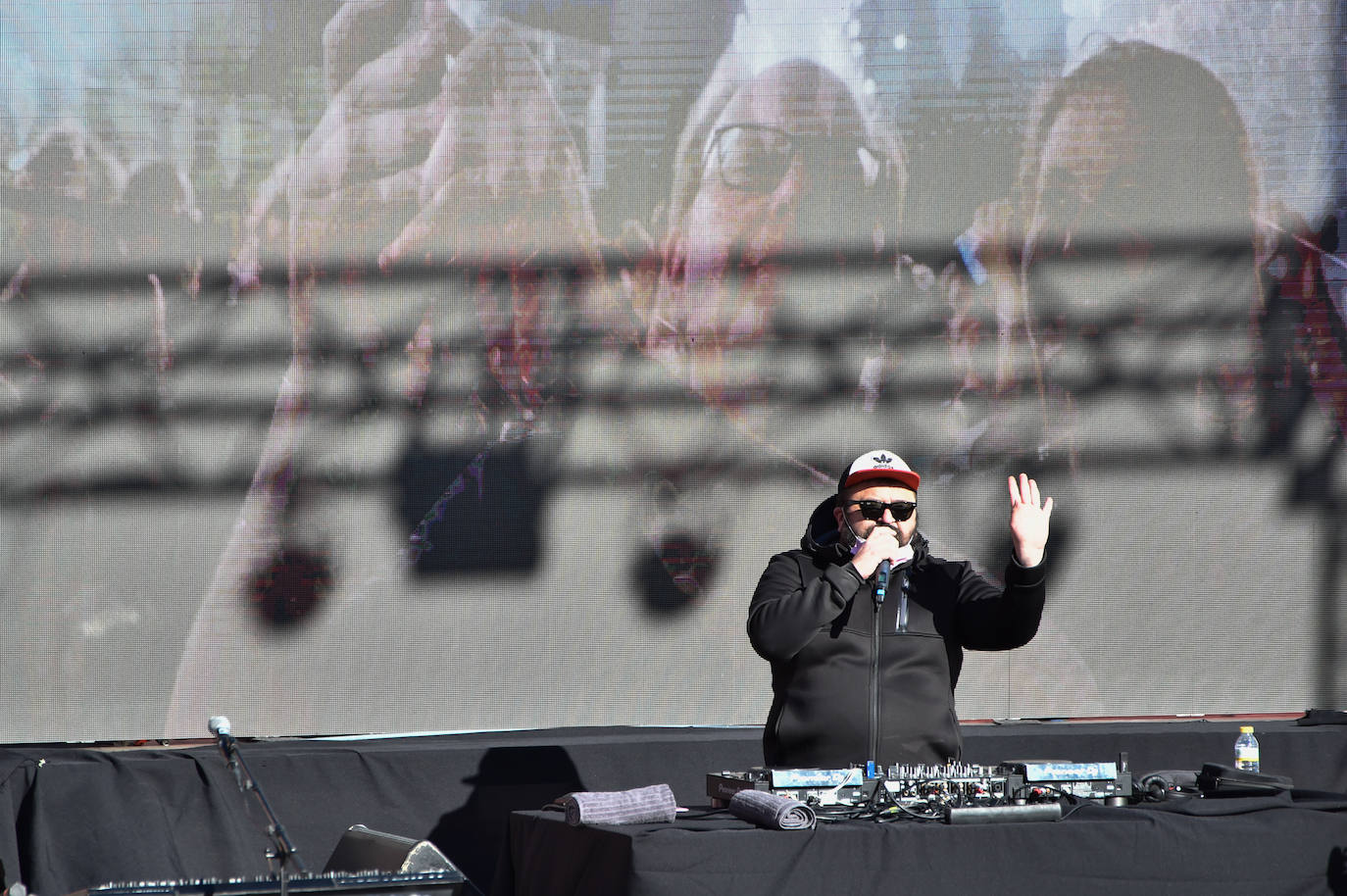 Fotos: Varry Brava y Don Fluor reciben con música el 2021