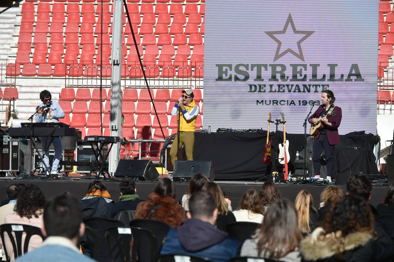 Fotos: Varry Brava y Don Fluor reciben con música el 2021