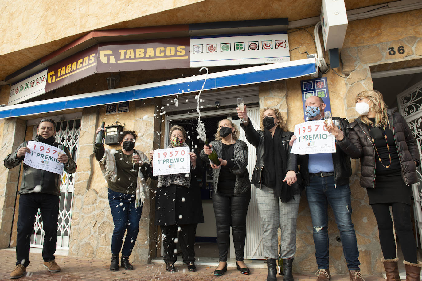 Celebración del primer premio de la Lotería del Niño en Sangonera la Seca.