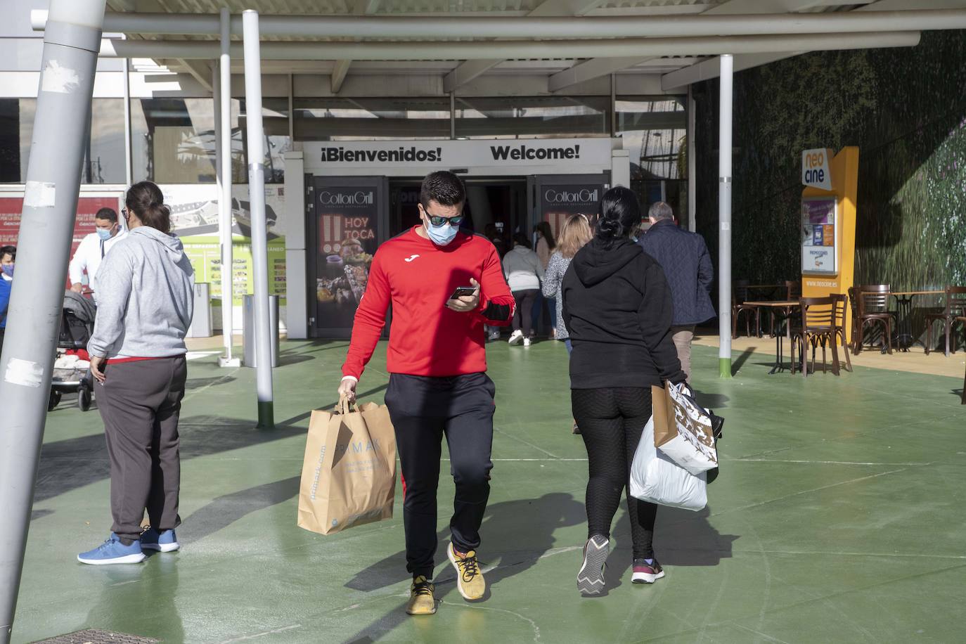 Fotos: Comercios llenos en las rebajas de Cartagena