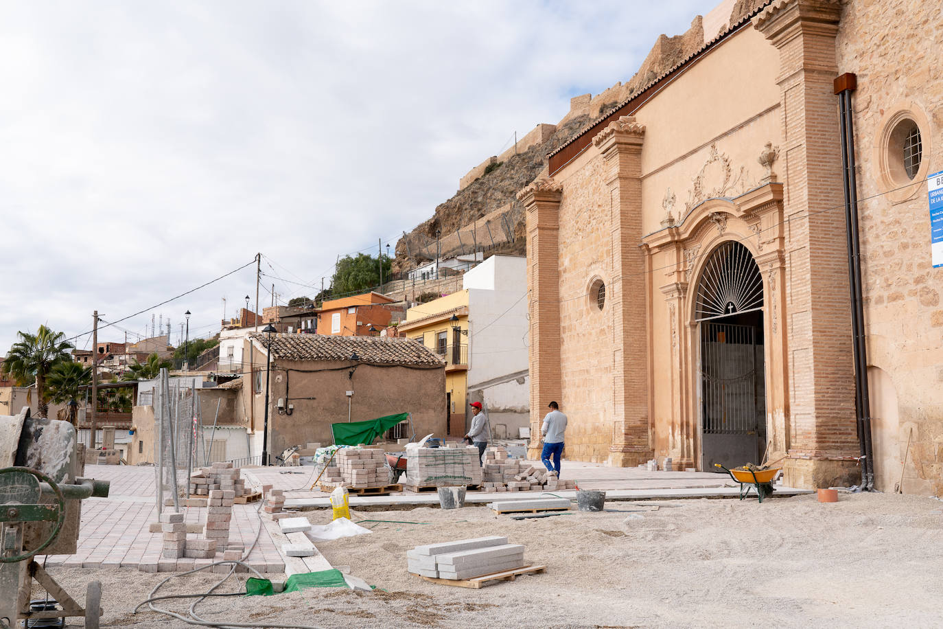 Fotos: Las obras en el atrio de Santa María de Lorca sacan a la luz un aljibe del siglo XII