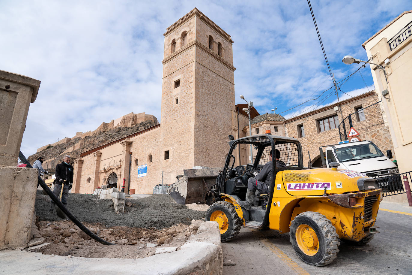 Fotos: Las obras en el atrio de Santa María de Lorca sacan a la luz un aljibe del siglo XII