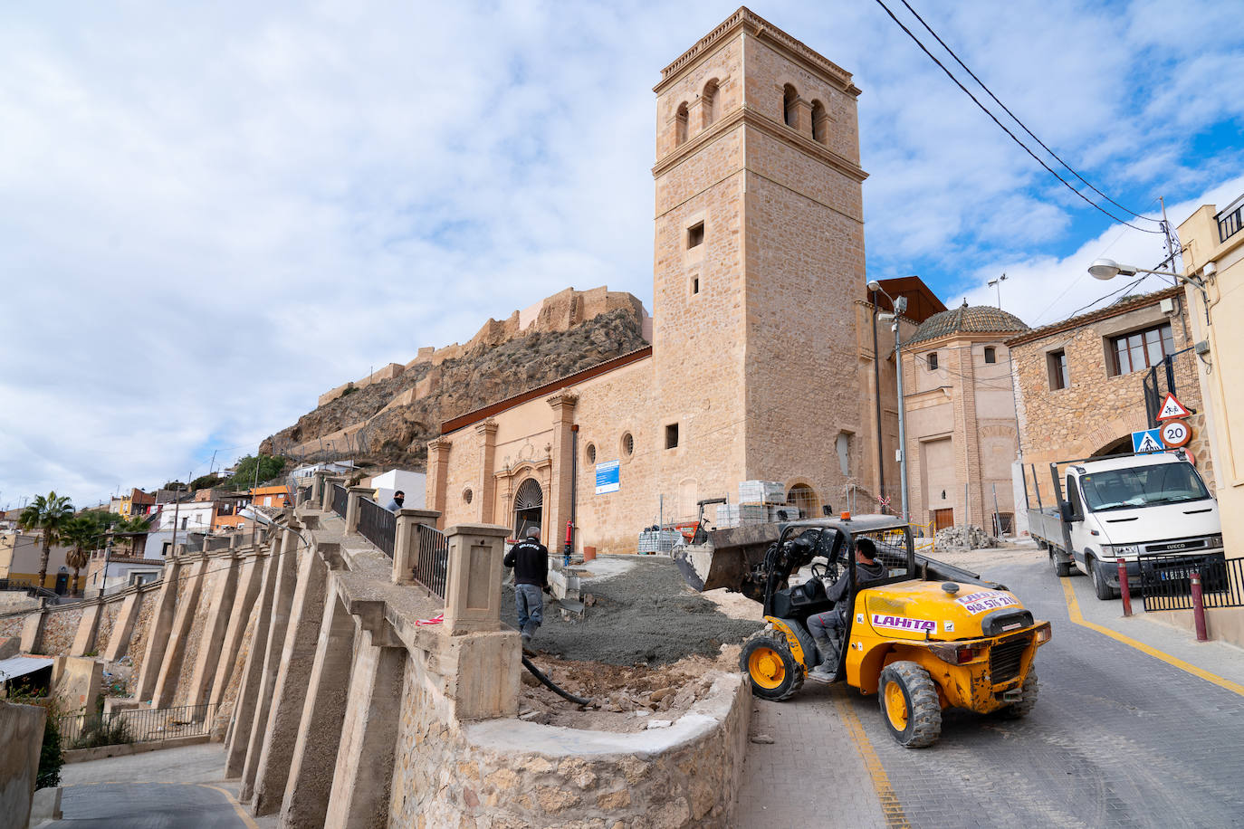 Fotos: Las obras en el atrio de Santa María de Lorca sacan a la luz un aljibe del siglo XII