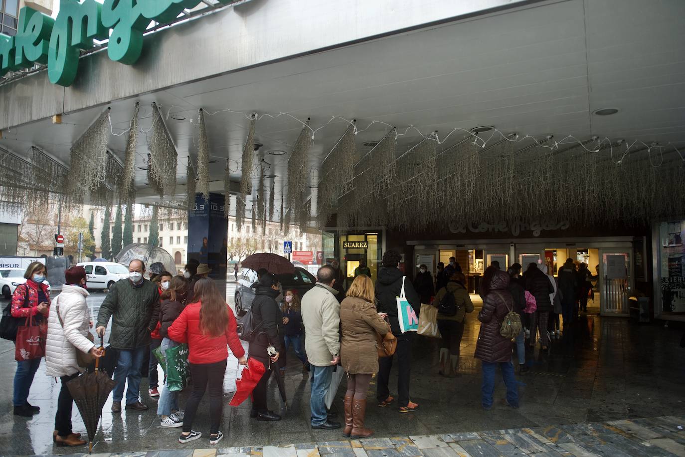 Fotos: El mal tiempo y las restricciones cubren de nubarrones la campaña de rebajas en Murcia