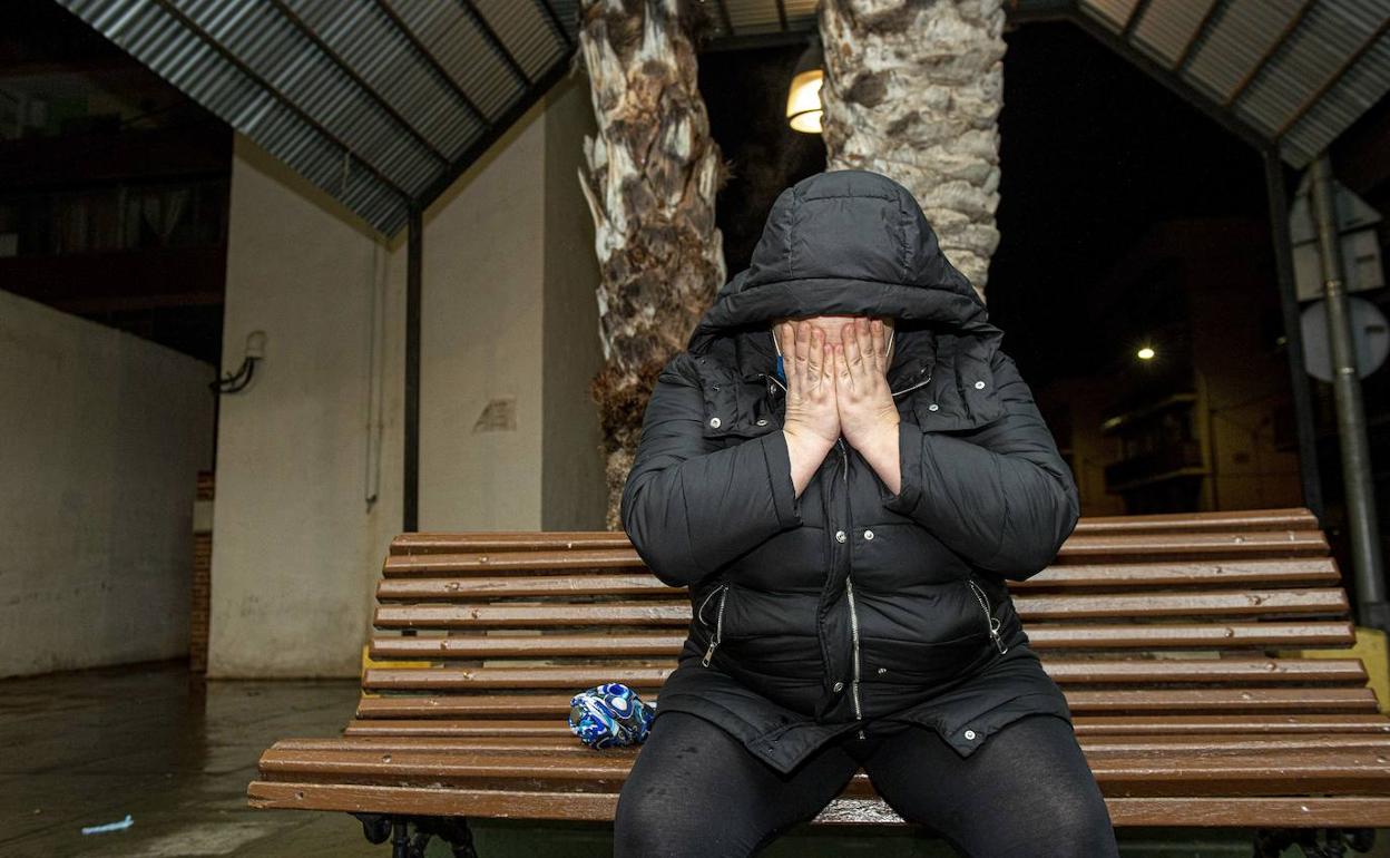 María, una vecina de Llano de Brujas que sufre pobreza energética.