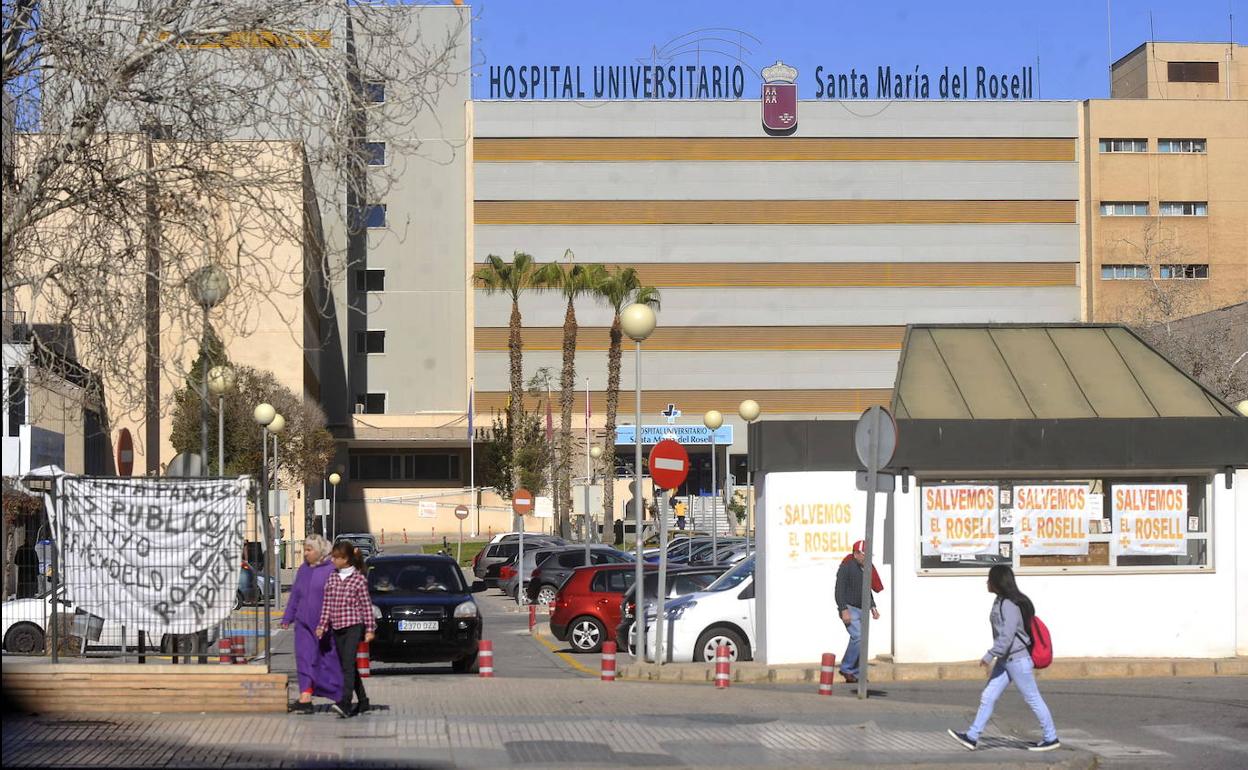 Entrada al hospital Rosell de Cartagena. 