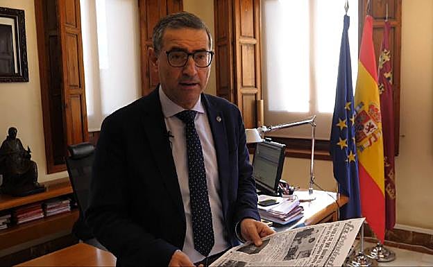El rector de la UMU, José Luján. 