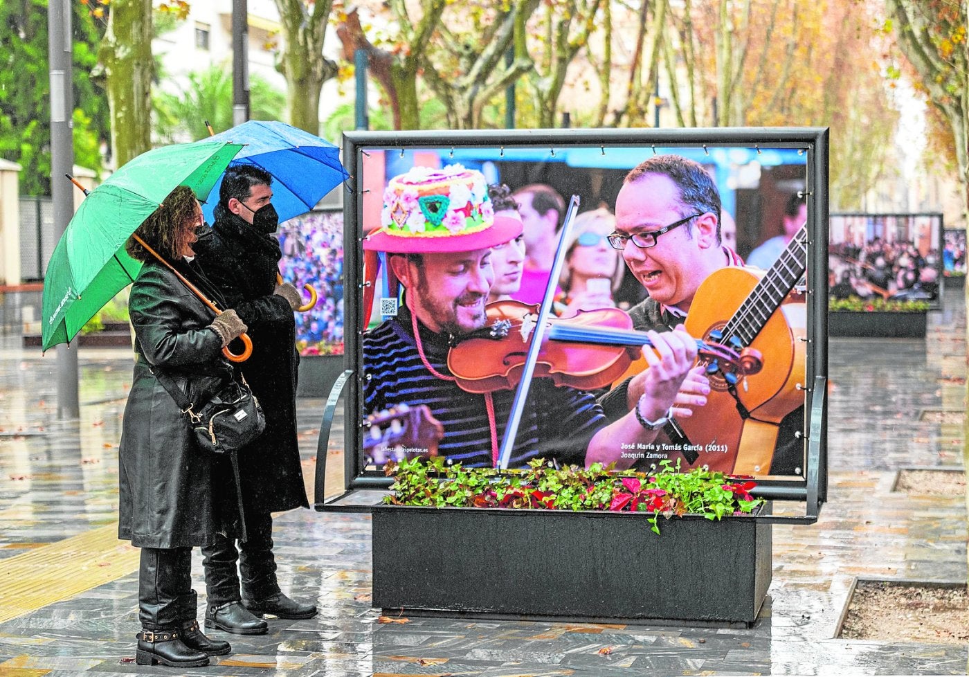 Exposición en Alfonso X del 'Encuentro de Cuadrillas de Patiño. 1989-2021. La fiesta de las pelotas'.