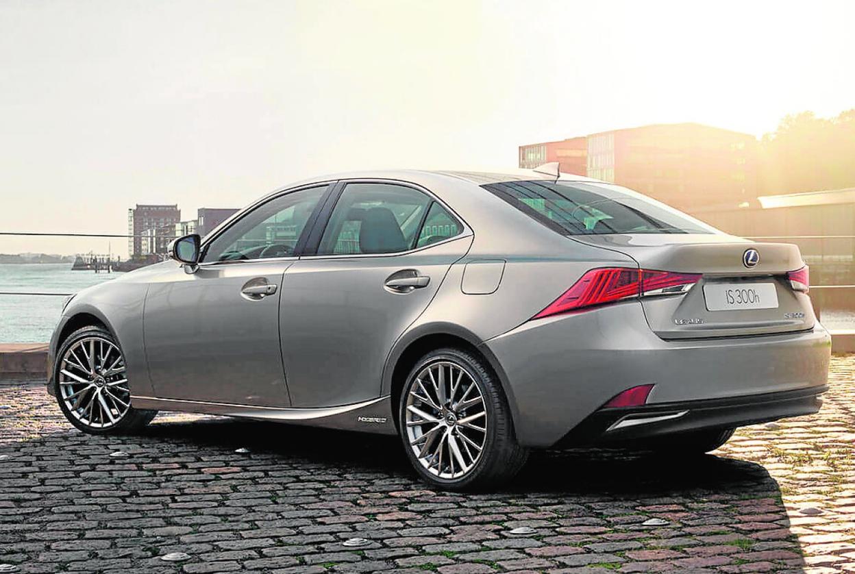 IS 300h, berlina premium híbrida en Lexus Murcia