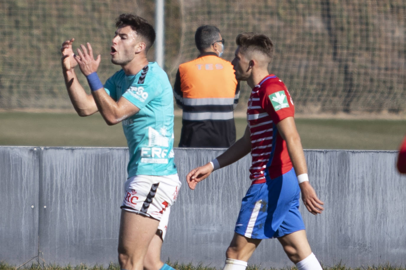 Fotos: El Murcia logra un triunfo de oro en Granada