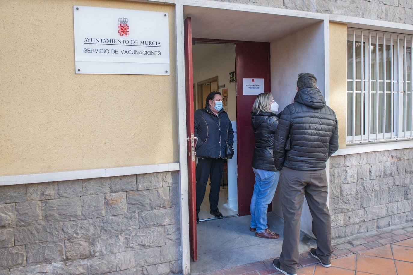 Fotos: Vacunación de profesionales sanitarios en Murcia