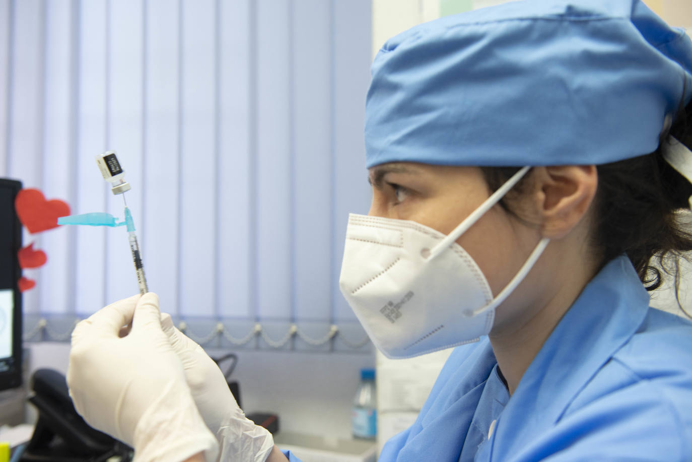 Fotos: Vacunación de profesionales sanitarios en Murcia