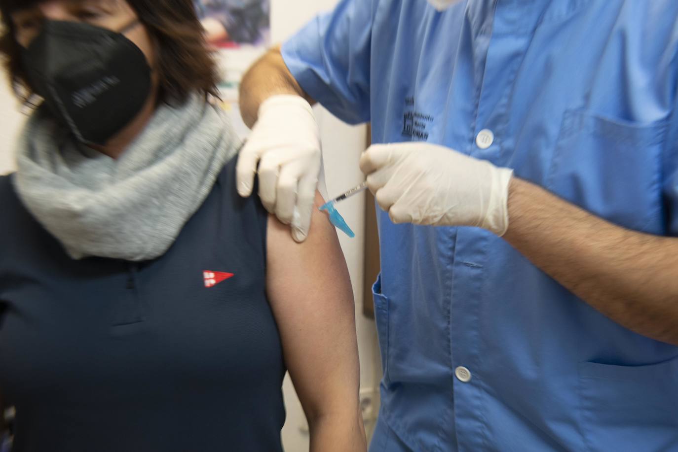 Fotos: Vacunación de profesionales sanitarios en Murcia