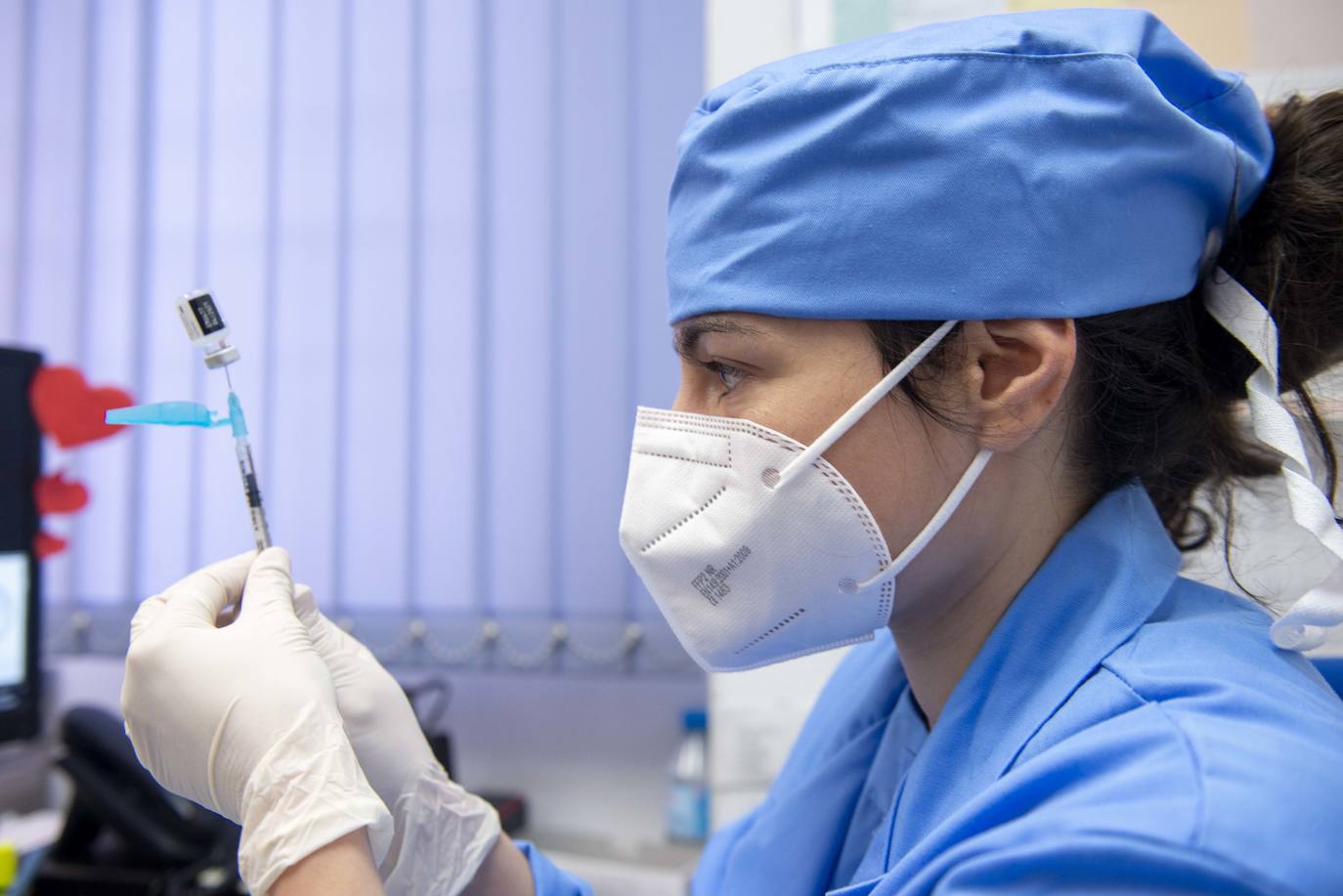 Fotos: Vacunación de profesionales sanitarios en Murcia