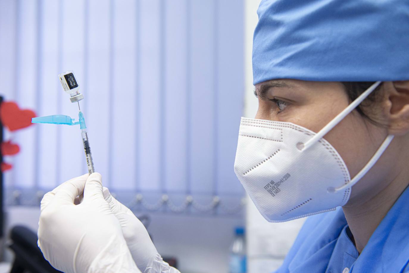 Fotos: Vacunación de profesionales sanitarios en Murcia