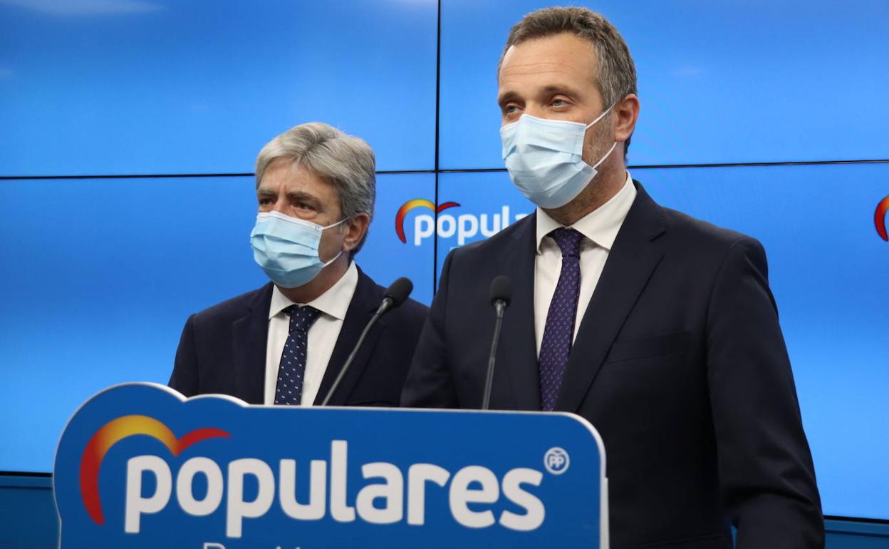 Miguel Ángel Miralles y Joaquín Segado, este miércoles. 