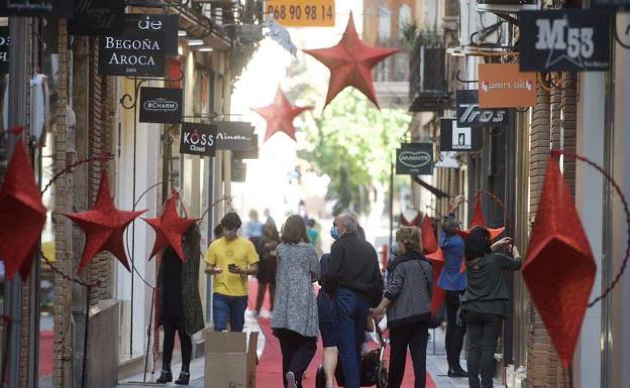 Comercios de la calle Trapería de Murcia, en una imagen de archivo.