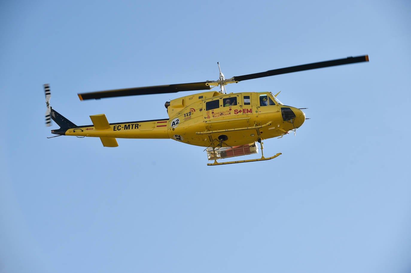 Fotos: Más de un centenar de efectivos trabajan contra el incendio en la sierra de Carrascoy