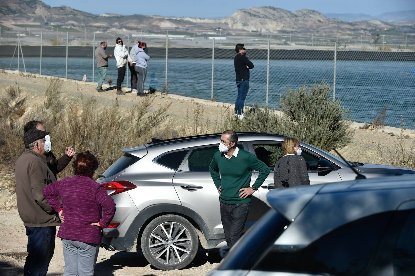 Fotos: Más de un centenar de efectivos trabajan contra el incendio en la sierra de Carrascoy