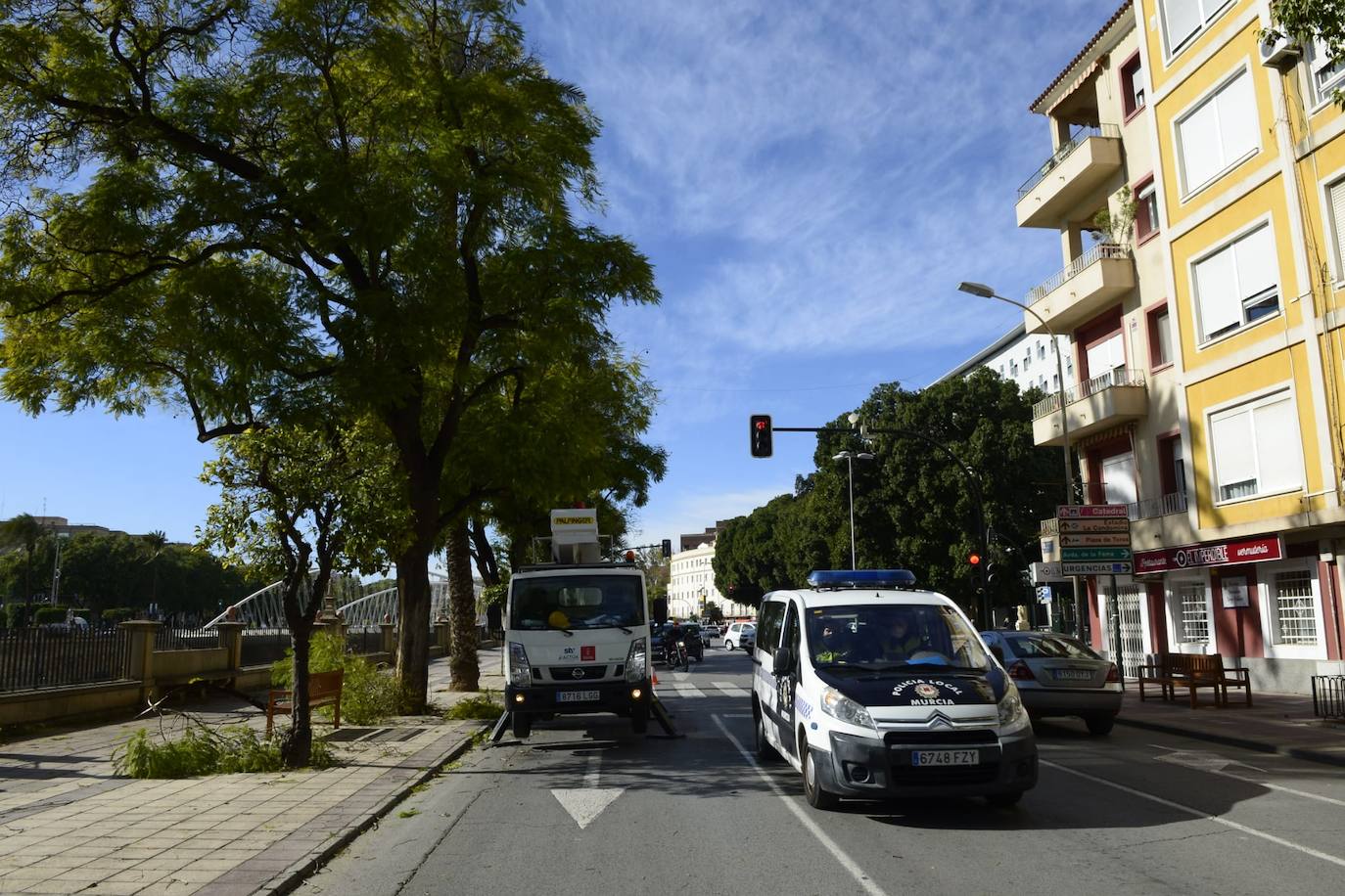 Avenida Floridablanca cortada al tráfico. 