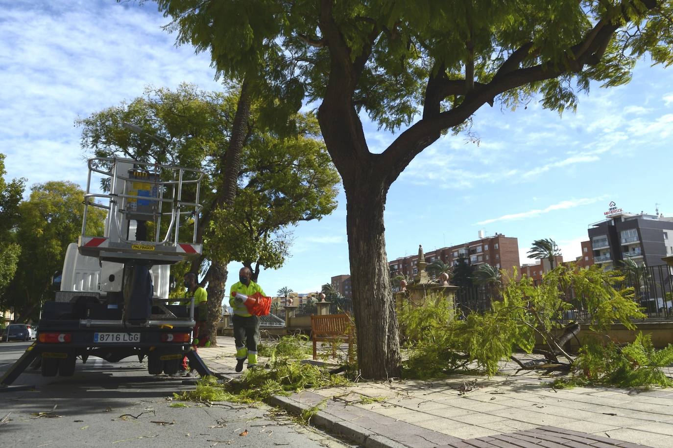 Avenida Floridablanca cortada al tráfico. 
