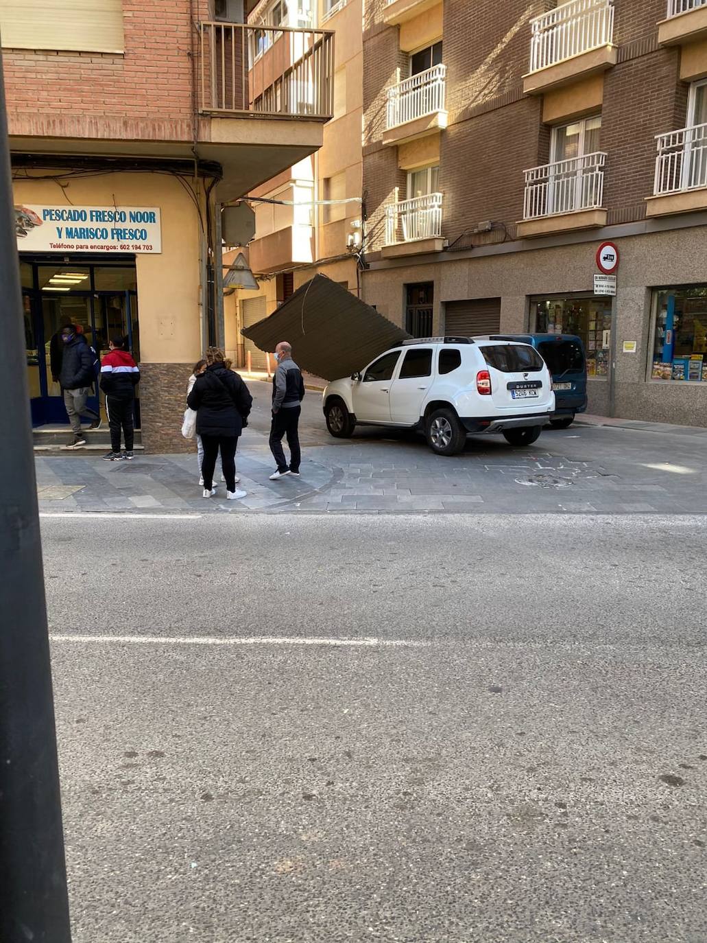 Chapa metálica caída en Lorca. 