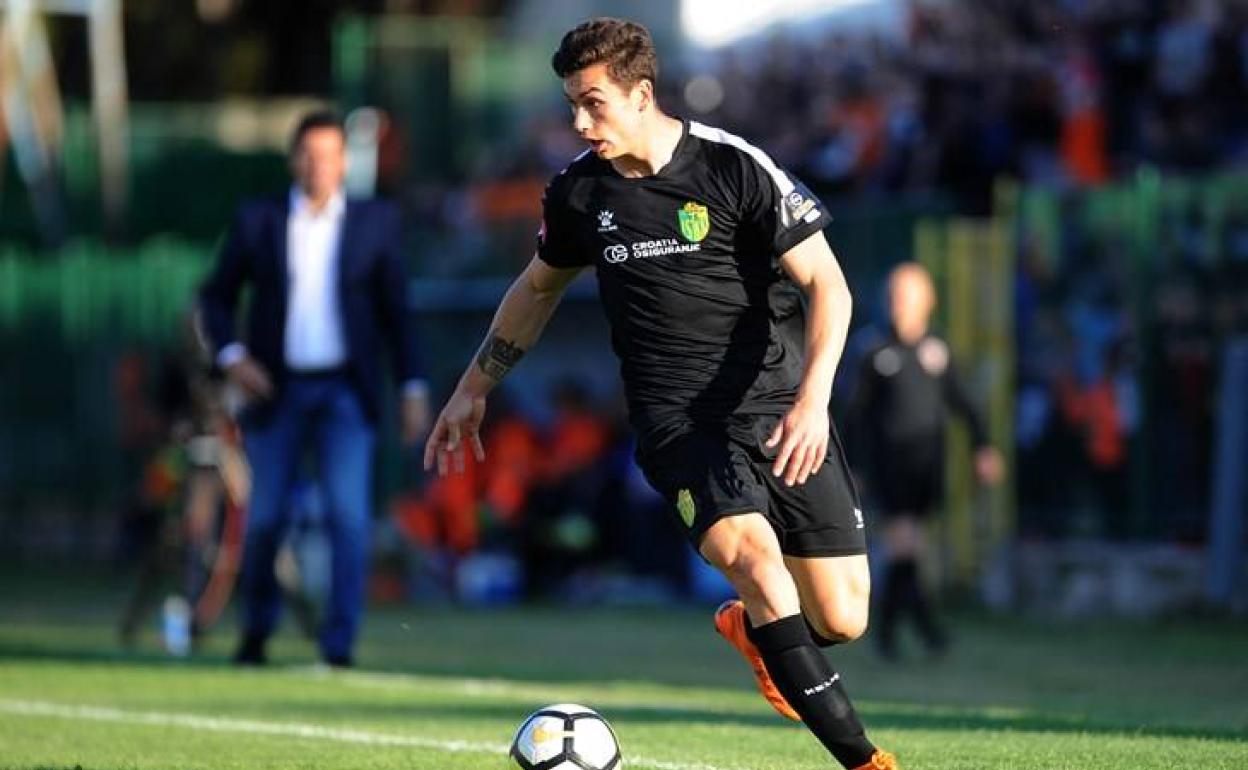 Adrián Fuentes, octavo fichaje invernal del Murcia