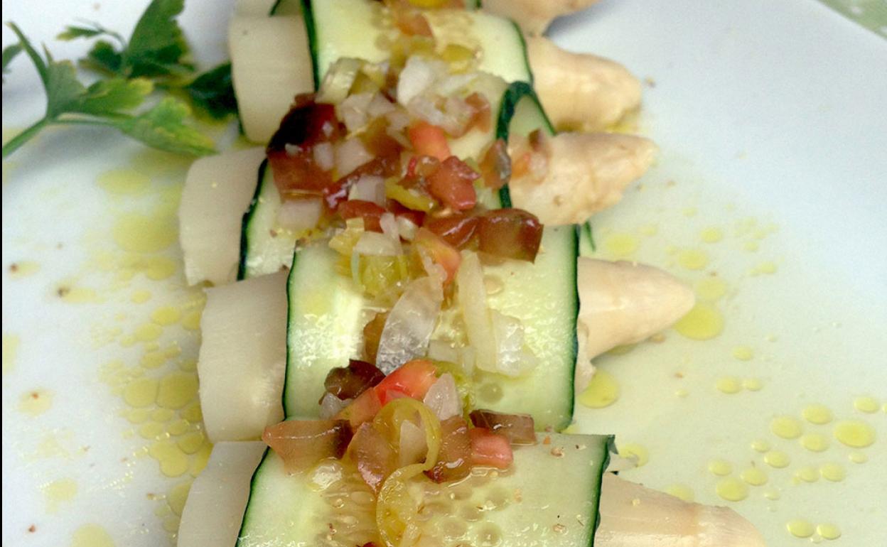 Ensalada de pepinos y espárragos